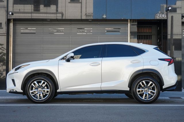 豪華版2.0、里程僅跑7萬多、渦輪增壓、倒車顯影、車偏、ACC跟車、電動方向盤  第5張相片