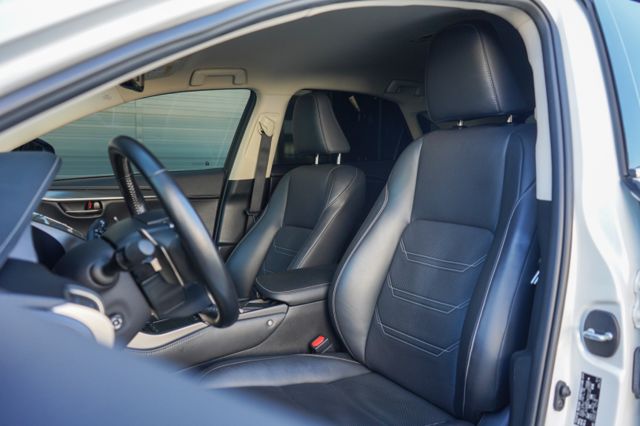 豪華版2.0、里程僅跑7萬多、渦輪增壓、倒車顯影、車偏、ACC跟車、電動方向盤  第8張相片
