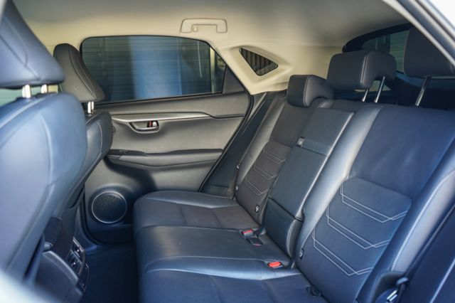 豪華版2.0、里程僅跑7萬多、渦輪增壓、倒車顯影、車偏、ACC跟車、電動方向盤  第9張相片