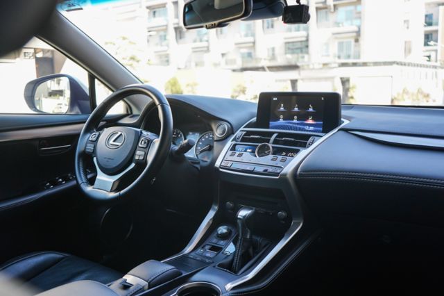 豪華版2.0、里程僅跑7萬多、渦輪增壓、倒車顯影、車偏、ACC跟車、電動方向盤  第10張相片