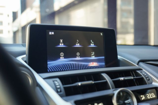 豪華版2.0、里程僅跑7萬多、渦輪增壓、倒車顯影、車偏、ACC跟車、電動方向盤  第17張相片