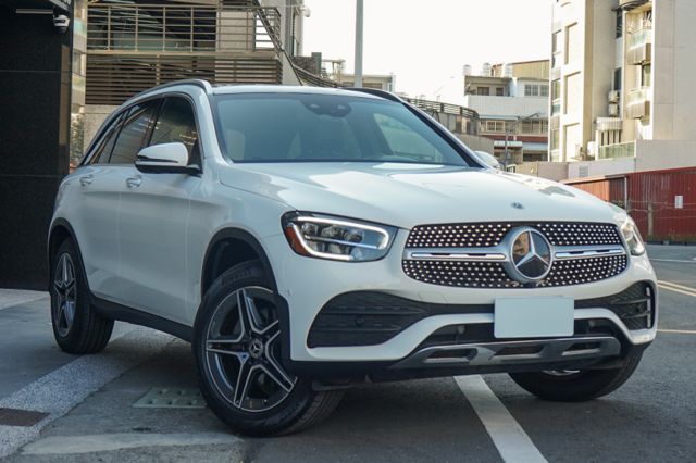 外匯正2021年、小改款4WD、AMG外觀套件、腳踢電尾、主動停車輔助、環景、倒顯、LED 魚排頭燈  第1張相片