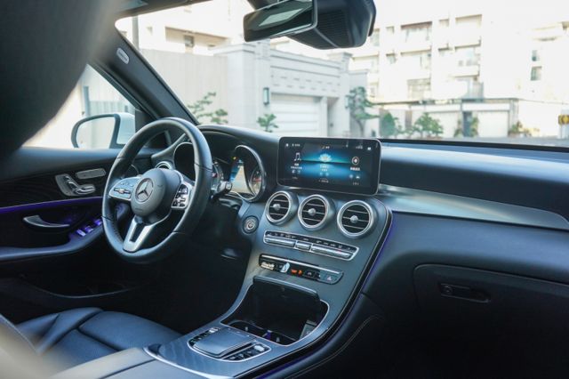 外匯正2021年、小改款4WD、AMG外觀套件、腳踢電尾、主動停車輔助、環景、倒顯、LED 魚排頭燈  第10張相片
