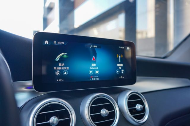 外匯正2021年、小改款4WD、AMG外觀套件、腳踢電尾、主動停車輔助、環景、倒顯、LED 魚排頭燈  第17張相片
