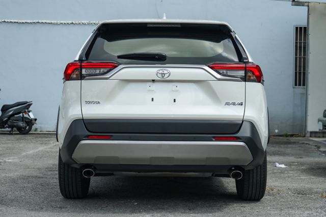 2.0旗艦版、里程僅跑2萬多、環景系統、ACC跟車、車偏警示、電動尾門與座椅、雙前電熱椅、6支揚聲器  第4張相片
