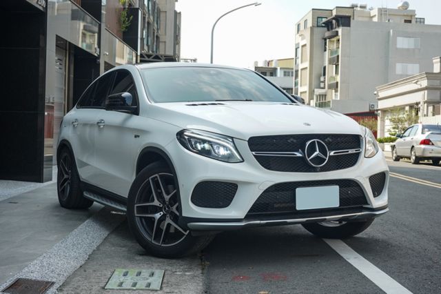 2018年領牌、渦輪增壓、自動停車、衛星導航、空力套件、環景、電動方向盤、平握把  第1張相片