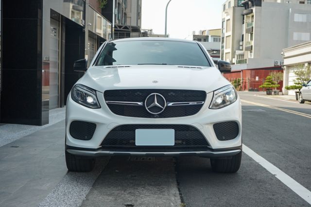 2018年領牌、渦輪增壓、自動停車、衛星導航、空力套件、環景、電動方向盤、平握把  第2張相片
