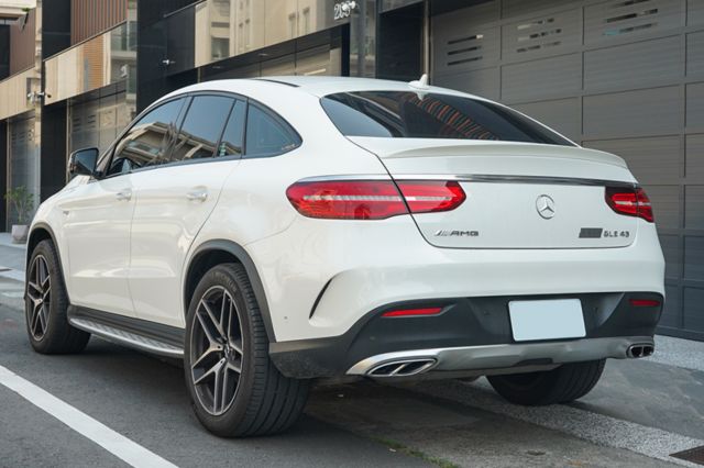 2018年領牌、渦輪增壓、自動停車、衛星導航、空力套件、環景、電動方向盤、平握把  第3張相片