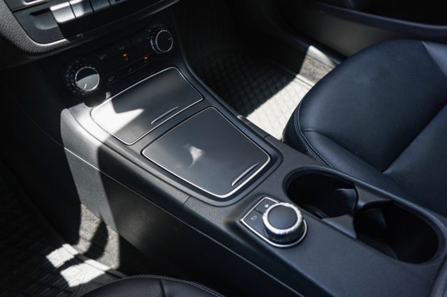 渦輪增壓、倒車顯影、自動停車、電動座椅、免KEY、電座與腰靠、換檔撥片、定速巡航  第14張相片