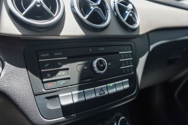 渦輪增壓、倒車顯影、自動停車、電動座椅、免KEY、電座與腰靠、換檔撥片、定速巡航  第16張相片