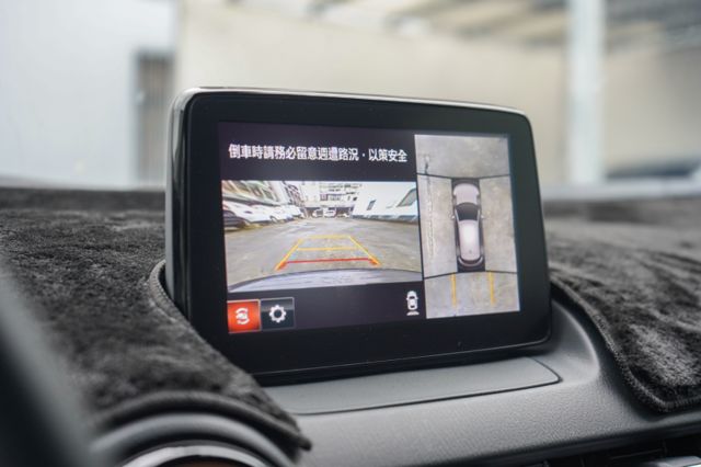 里程僅跑1萬多、Bose音響、車偏警示、ACC跟車、環景、抬頭盲點、免KEY  第11張相片