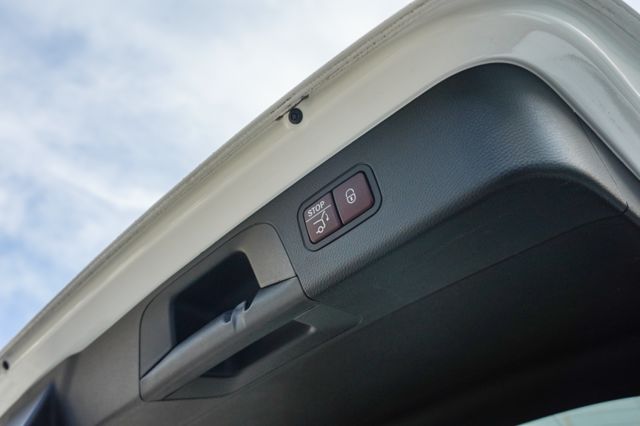 全景天窗、360環景、AMG摸門、4MATIC、盲點、電動尾門  第6張相片