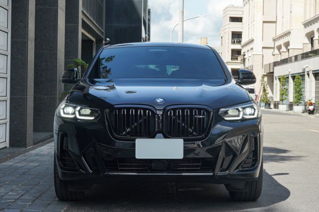 30i M Sport 4WD、渦輪增壓、環景系統、衛星導航、自動停車、電動尾門、空力套件、全景天窗  第2張相片