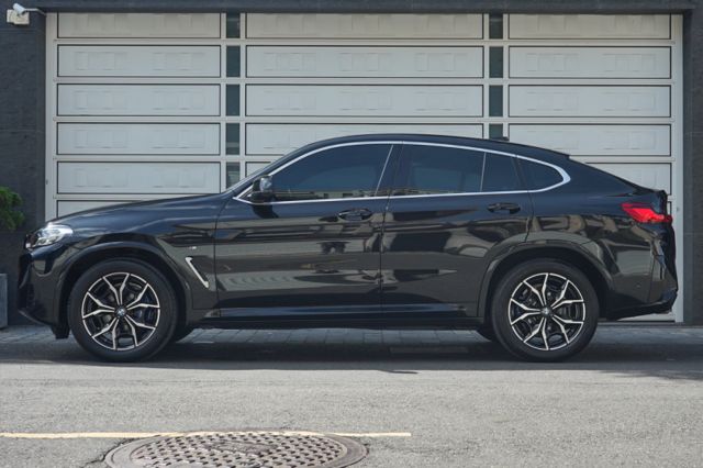 30i M Sport 4WD、渦輪增壓、環景系統、衛星導航、自動停車、電動尾門、空力套件、全景天窗  第5張相片