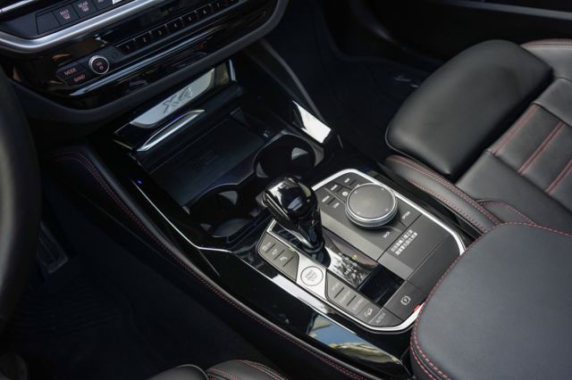 30i M Sport 4WD、渦輪增壓、環景系統、衛星導航、自動停車、電動尾門、空力套件、全景天窗  第15張相片