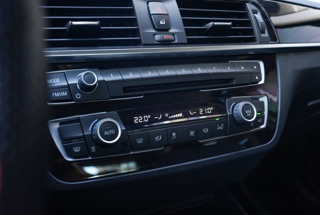 BMW入門掀背車、里程僅跑6萬多、渦輪增壓、衛星導航、倒車顯影、免KEY、電動座椅、認證中  第15張相片