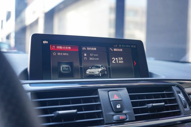 BMW入門掀背車、里程僅跑6萬多、渦輪增壓、衛星導航、倒車顯影、免KEY、電動座椅、認證中  第16張相片