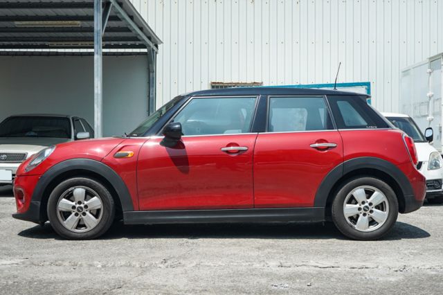 整備中、5-DOORS  第5張相片