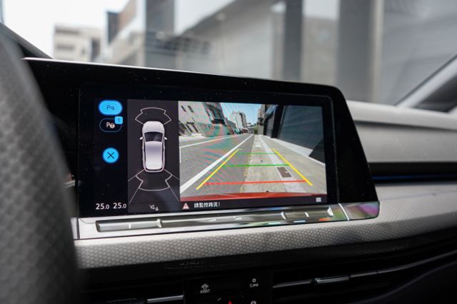 GTI版、渦輪增壓、空力套件、衛星導航、車偏、ACC跟車、倒車顯影、車內氣氛燈、  第18張相片