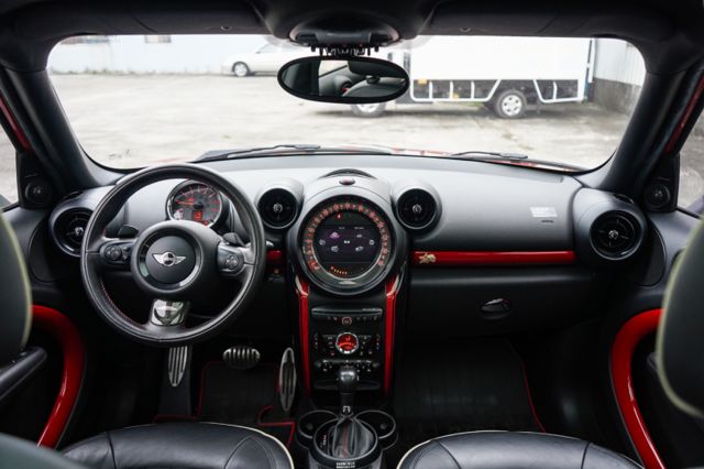 整備中、原廠JCW 、4WD、Carplay、倒車顯影、HK音響  第7張相片