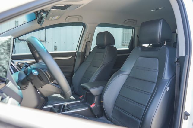 5代CRV、整備中、里程僅跑3萬5、倒車顯影、電子後視鏡、好車大空間、盲點  第6張相片