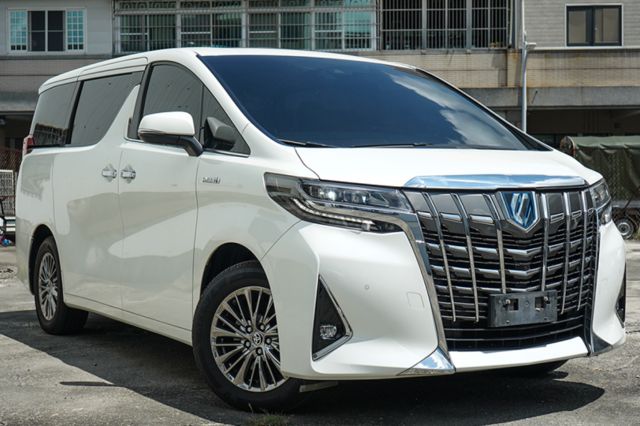 白內裝油電版、整備中、雙前冷熱座椅、後座摺疊桌、衛星導航、後座影音系統、環景系統、電動尾門  第1張相片