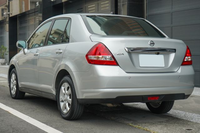 豪華版1.6、2WD前驅、里程僅跑8萬多、代步好車好保養、衛星導航、倒車顯影  第3張相片