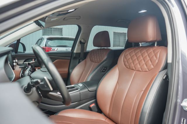 油電車、渦輪增壓、電動座椅、電子後視鏡、ACC跟車、車偏警示、電動尾門、盲點  第6張相片