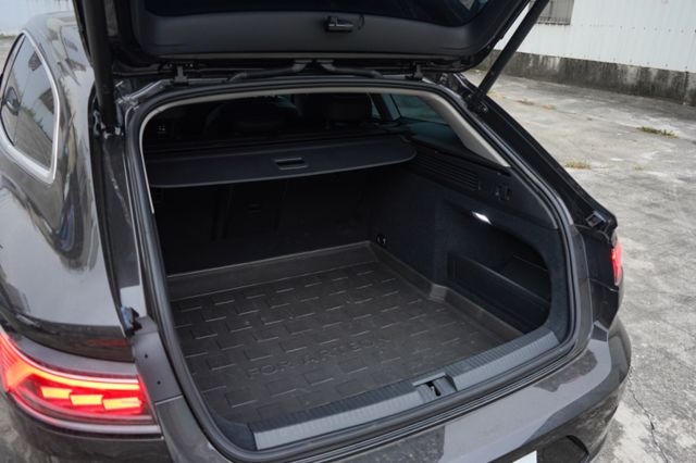 SB版、里程僅跑2萬5、原廠保固至2028/11/23、電尾、環景、導航、跟車、免KEY  第10張相片