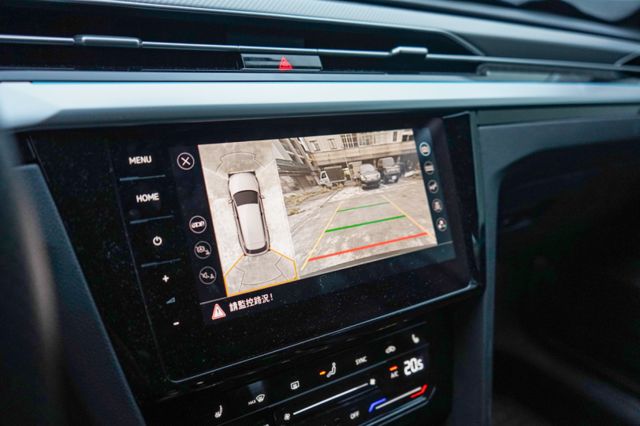 SB版、里程僅跑2萬5、原廠保固至2028/11/23、電尾、環景、導航、跟車、免KEY  第12張相片