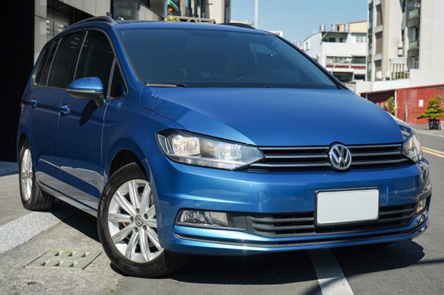 280 TSI C版1.4、渦輪增壓、電尾、倒車顯影、電動座椅、小桌板、免key  第1張相片