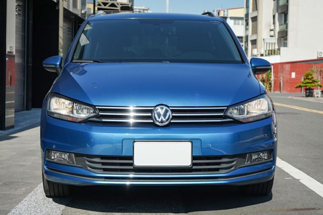 280 TSI C版1.4、渦輪增壓、電尾、倒車顯影、電動座椅、小桌板、免key  第2張相片