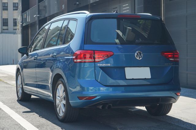 280 TSI C版1.4、渦輪增壓、電尾、倒車顯影、電動座椅、小桌板、免key  第3張相片