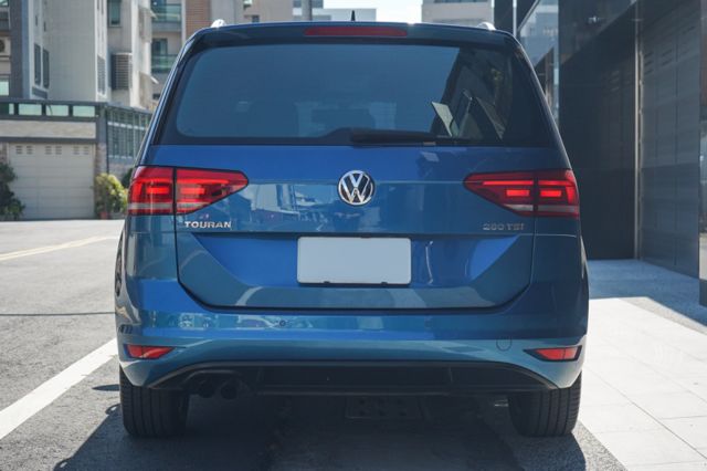 280 TSI C版1.4、渦輪增壓、電尾、倒車顯影、電動座椅、小桌板、免key  第4張相片