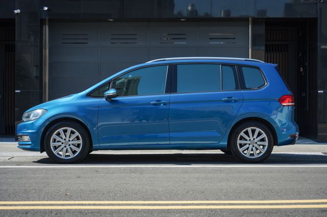 280 TSI C版1.4、渦輪增壓、電尾、倒車顯影、電動座椅、小桌板、免key  第5張相片