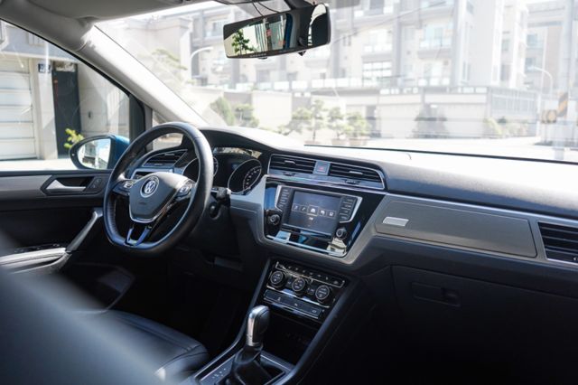 280 TSI C版1.4、渦輪增壓、電尾、倒車顯影、電動座椅、小桌板、免key  第11張相片