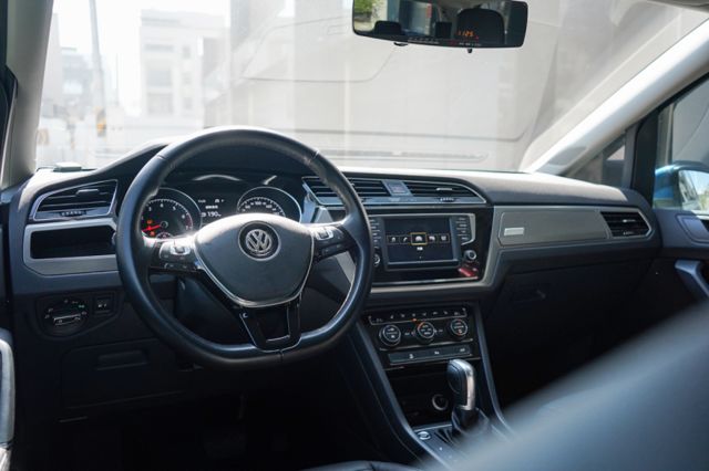 280 TSI C版1.4、渦輪增壓、電尾、倒車顯影、電動座椅、小桌板、免key  第13張相片