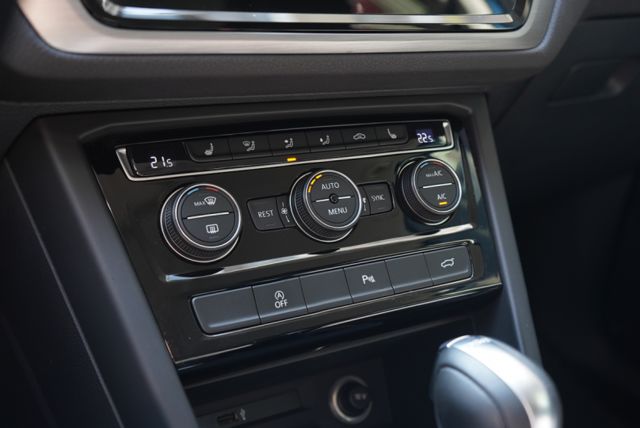 280 TSI C版1.4、渦輪增壓、電尾、倒車顯影、電動座椅、小桌板、免key  第17張相片