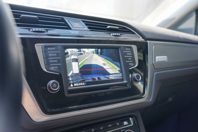 280 TSI C版1.4、渦輪增壓、電尾、倒車顯影、電動座椅、小桌板、免key  第19張相片