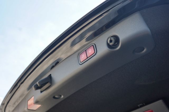 2.0輕油電 Avantgarte、渦輪、電座、導航、環景、盲點、免key、電尾  第9張相片