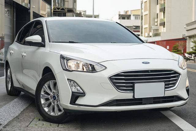 Ti-VCT成真版1.5、里程僅跑2萬多、環景系統、盲點、定速、都會代步首選好車  第1張相片