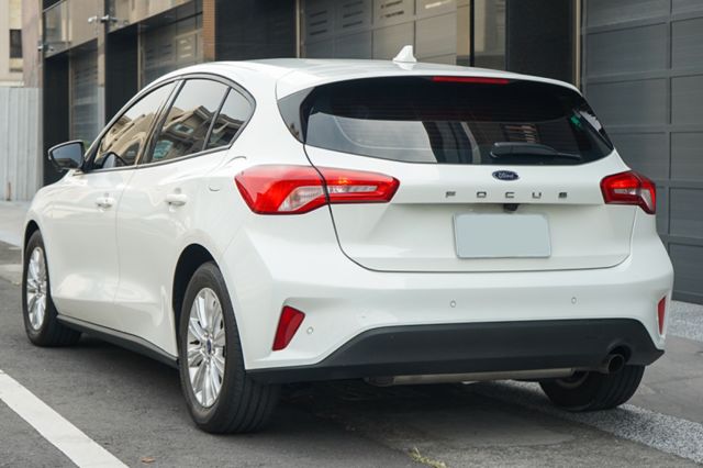 Ti-VCT成真版1.5、里程僅跑2萬多、環景系統、盲點、定速、都會代步首選好車  第3張相片