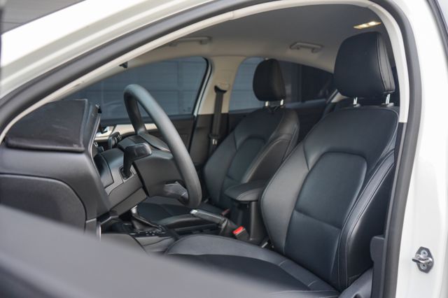 Ti-VCT成真版1.5、里程僅跑2萬多、環景系統、盲點、定速、都會代步首選好車  第7張相片