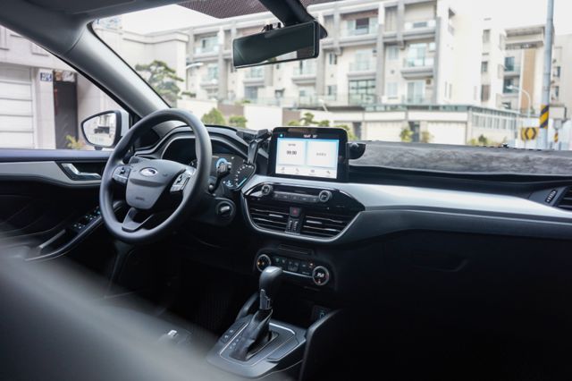 Ti-VCT成真版1.5、里程僅跑2萬多、環景系統、盲點、定速、都會代步首選好車  第9張相片