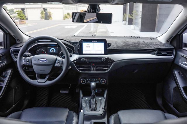 Ti-VCT成真版1.5、里程僅跑2萬多、環景系統、盲點、定速、都會代步首選好車  第10張相片