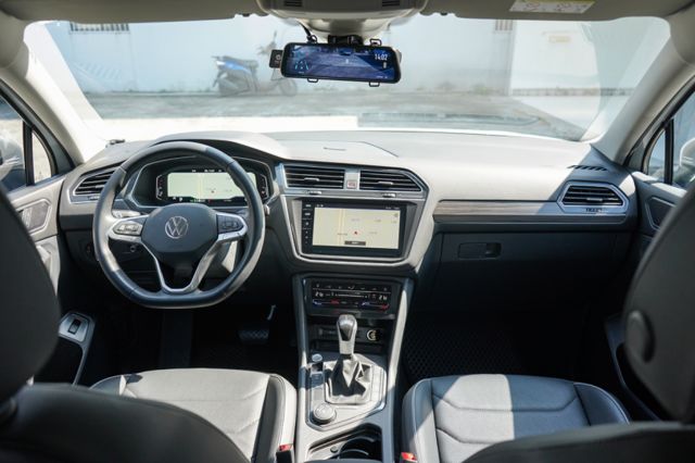 2023年11月出廠、7人座、里程僅跑2萬多、環景、電動尾門、盲點、電動座椅、整備中  第7張相片