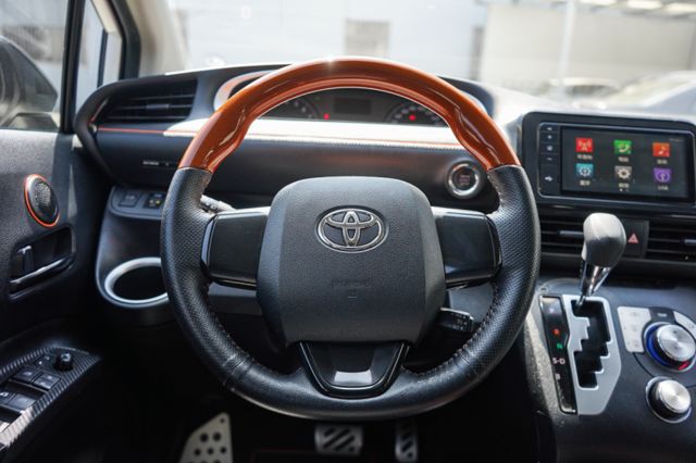 豪華+1.8、里程6萬多、單邊電動門、導航、倒車顯影、盲點、免key、定速、抬顯  第8張相片