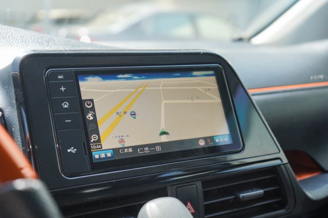 豪華+1.8、里程6萬多、單邊電動門、導航、倒車顯影、盲點、免key、定速、抬顯  第9張相片