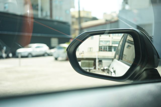 豪華+1.8、里程6萬多、單邊電動門、導航、倒車顯影、盲點、免key、定速、抬顯  第11張相片