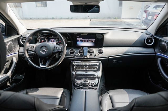 2017年出廠18年領牌小改款、里程9萬多、電動座椅、倒車顯影、盲點、天窗、導航、電動方向盤、整備中  第7張相片